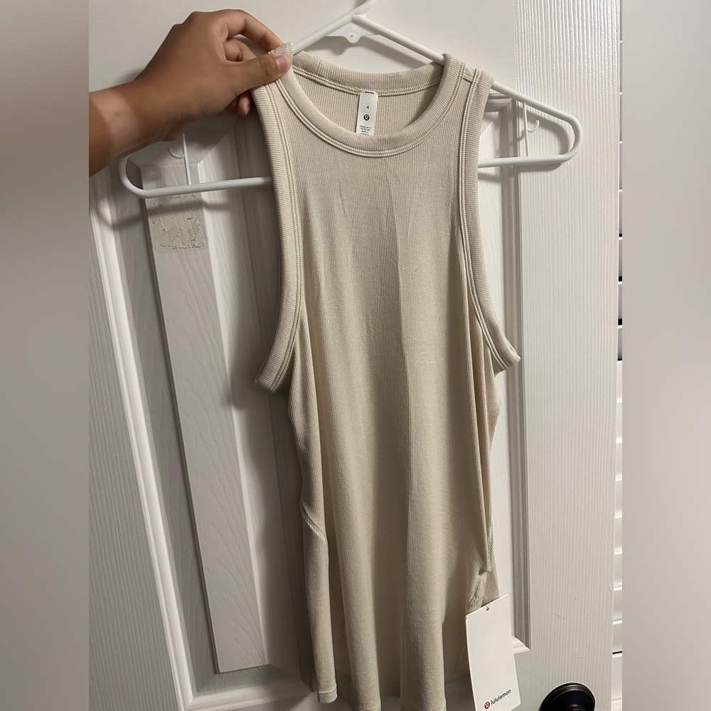 lululemon hold tight tank (size4) BRAND NEW WITH TAGS